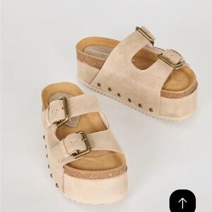 Intentionally Blank Platform Sandals Suede Taupe size 38